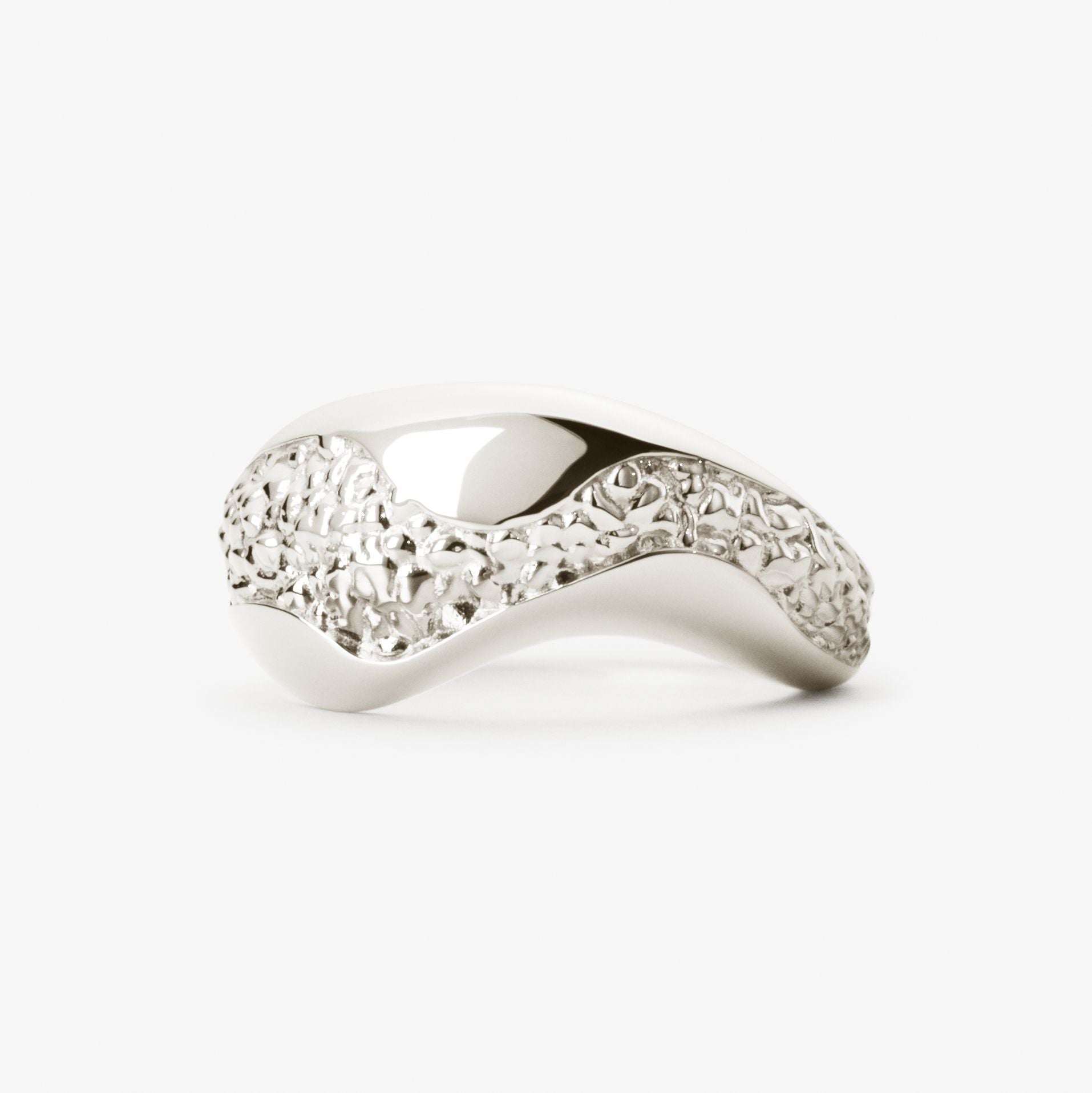 Curvy Essentia Ring