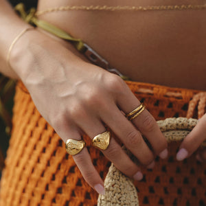 Statement Curvy Essentia Ring