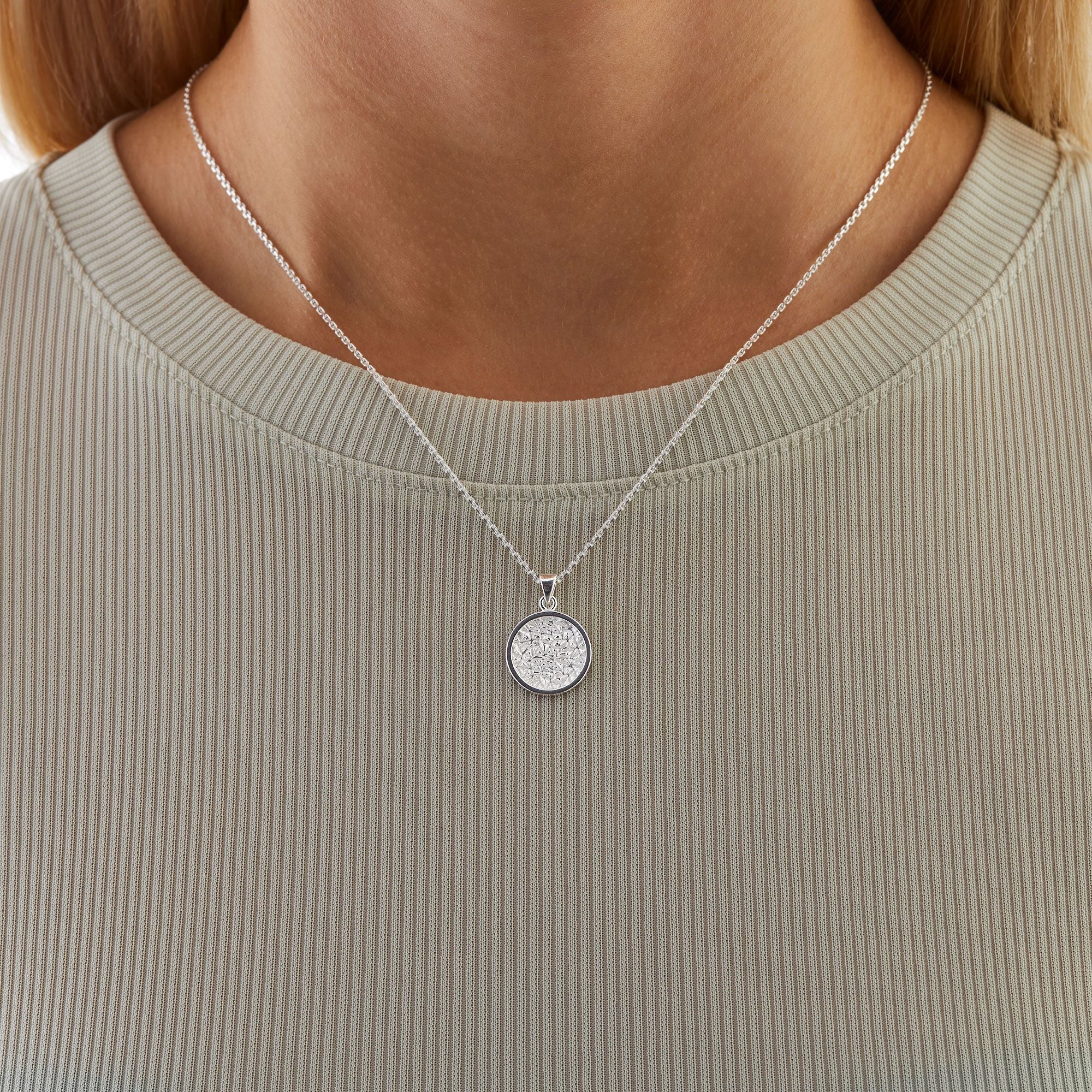 Round Tekstur Necklace