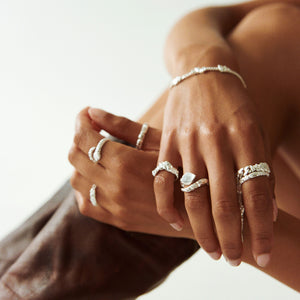 Large Twisted Silicium Ring